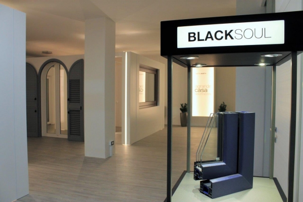 BLACKSOUL_FINESTRE_IN_PVC_ CASARSA_DELLA_DELIZIA_PORDENONE_FINESTRENURITH_CENTRO_INFISSI_CASARSA